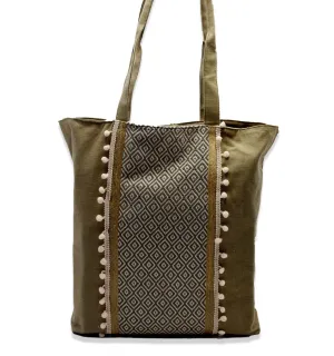 Sac Saint Tropez beige avec des motifs en chevron couleur taupe et pompons rose bébé Fouta Tunisia - 1