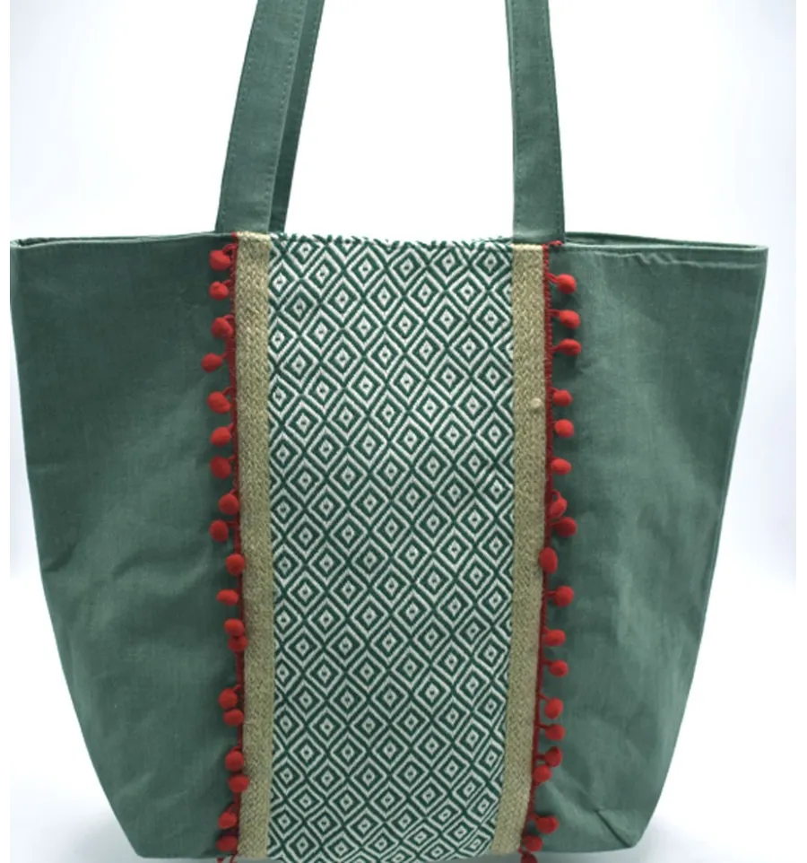 Sac Saint Tropez vert avec motifs en chevron et pompons rouge Fouta Tunisia - 2