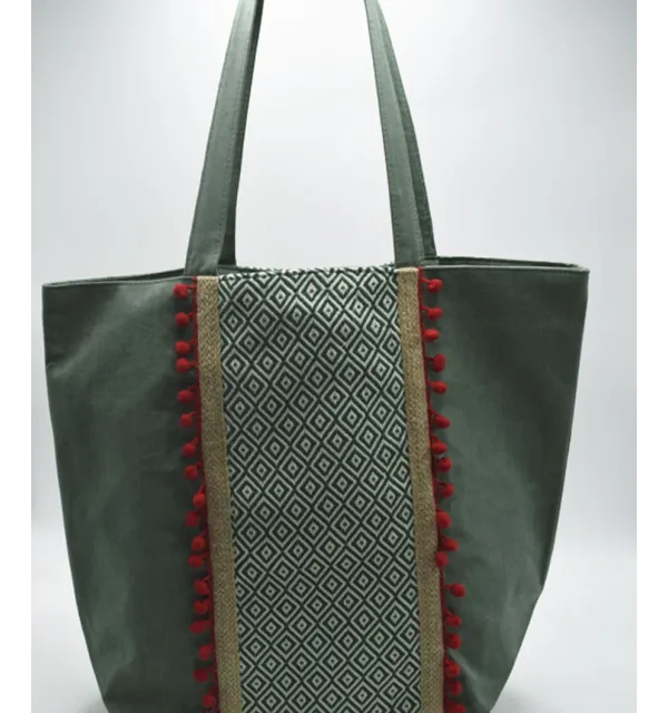 Sac Saint Tropez vert avec motifs en chevron et pompons rouge Fouta Tunisia - 1