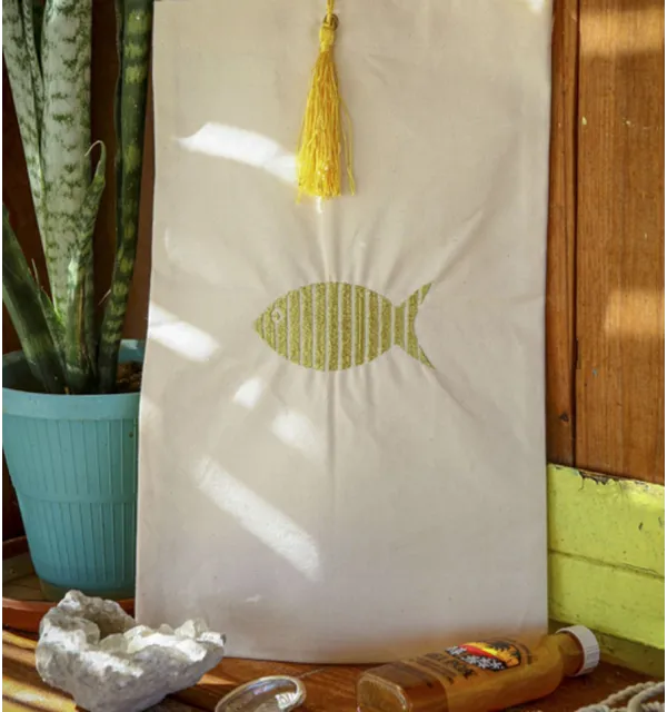 Pochette beige clair brodée avec pompon jaune Fouta Tunisia - 1