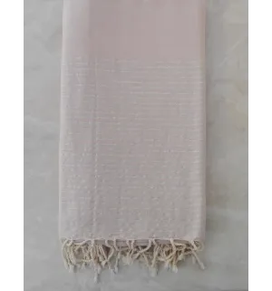 Jeté sable clair au fil lurex argenté 