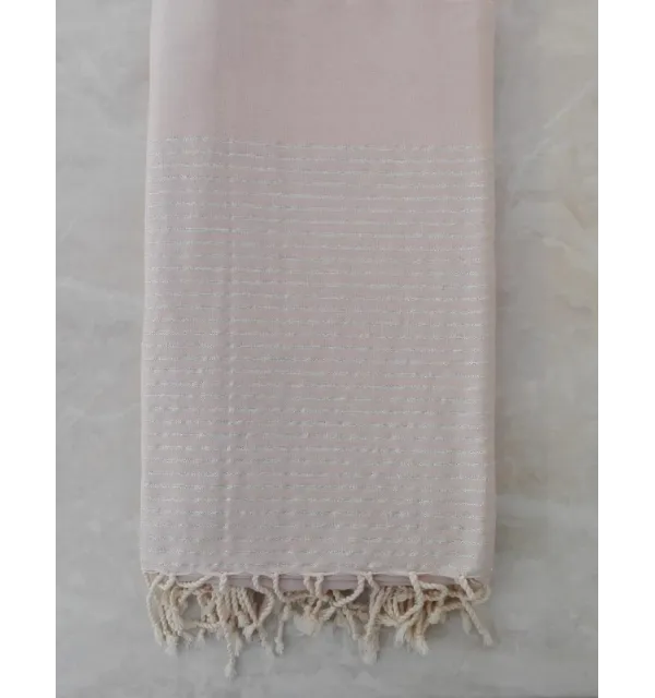 Jeté sable clair au fil lurex argenté 