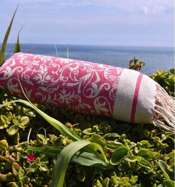 Fouta Versailles rose fuchsia - Serviette de plage rose - Accessoire décoratif