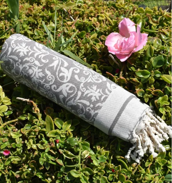 Fouta Versailles taupe - Fouta plage motif floral, serviette de plage, jeté fauteuil