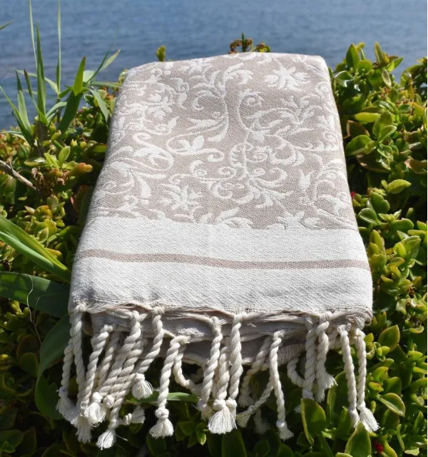 Fouta modèle Versailles beige - Fouta plage motif floral, serviette plage beige, fouta jacquard