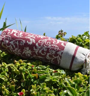 Fouta Versailles rouge bordeaux - Fouta plage motif floral, serviette plage bordeaux, fouta jacquard 2