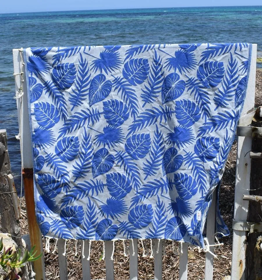 Fouta Amazon bleu et gris clair - Fouta jacquard aux motifs tropicaux - Fouta tendance - Serviette de plage - Fouta absorbante