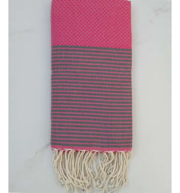 Fouta nid d'abeille rose foncé rayée gris 