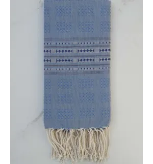 Fouta thalasso bleu avec motifs bleu foncé