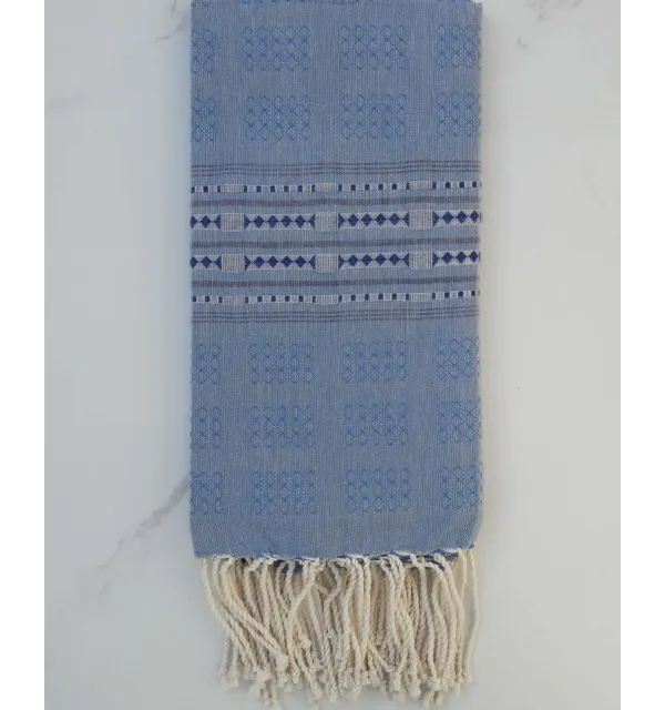 Fouta thalasso bleu avec motifs bleu foncé 