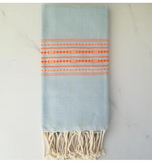 Fouta thalasso bleu clair avec motifs orange 