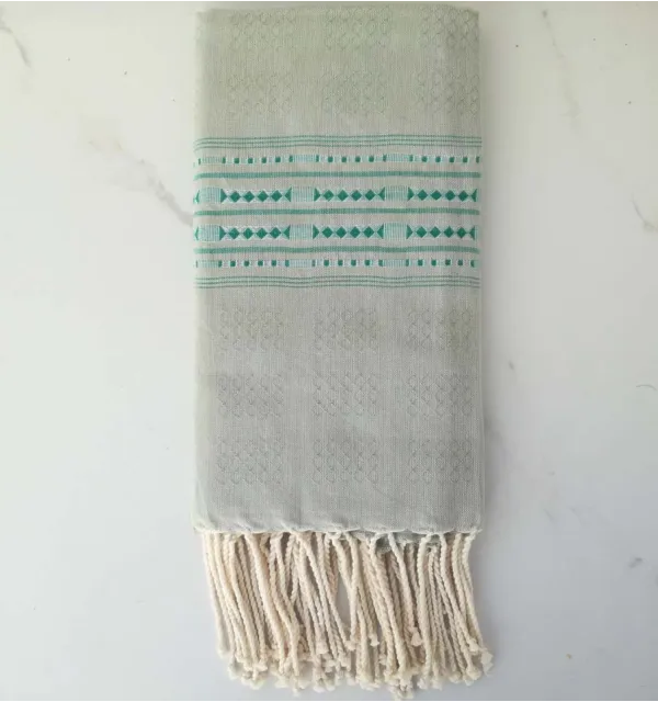 Fouta thalasso vert sauge avec motifs 