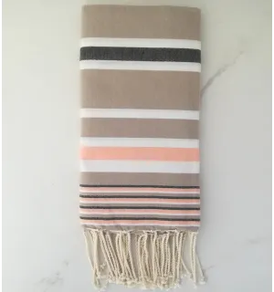 Fouta Dina taupe rayée blanc, saumon et anthracite 