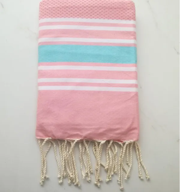 Fouta nid d'abeille rose clair rayée bleu 