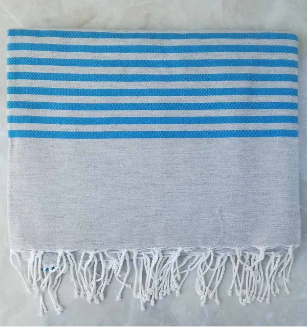 Jeté bleu avec rayures 