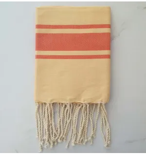 Enfant avec rayures orange 