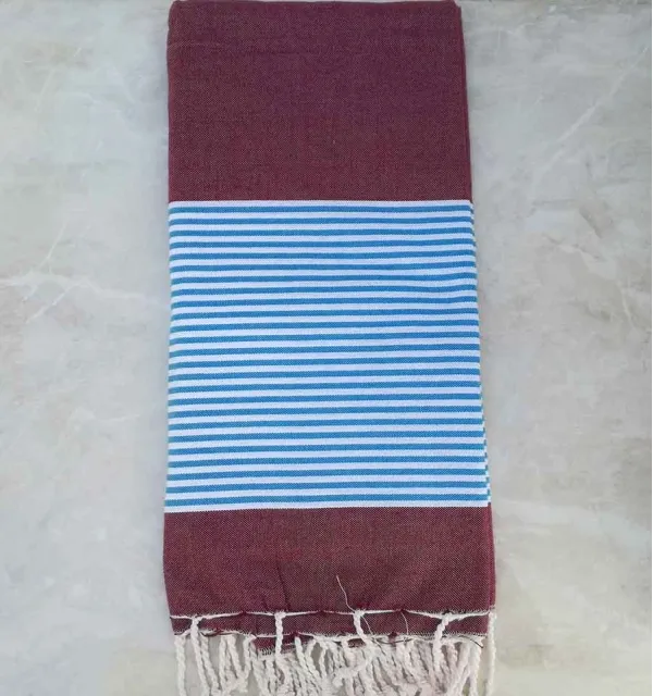 Jeté rouge bordeaux avec rayures bleu 