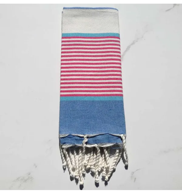 Enfant bleu, bleu azur, rose et blanc 