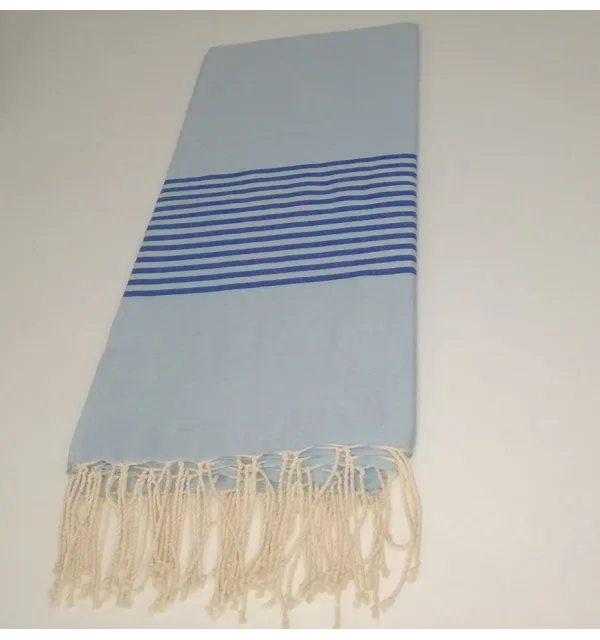 Jeté bleu ciel avec rayures 