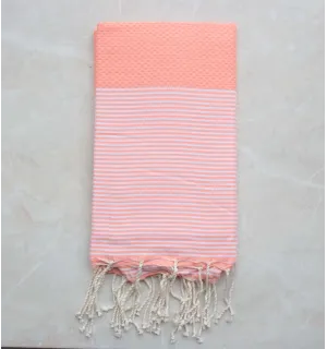 Fouta nid d'abeille rose saumon clair rayée blanc 