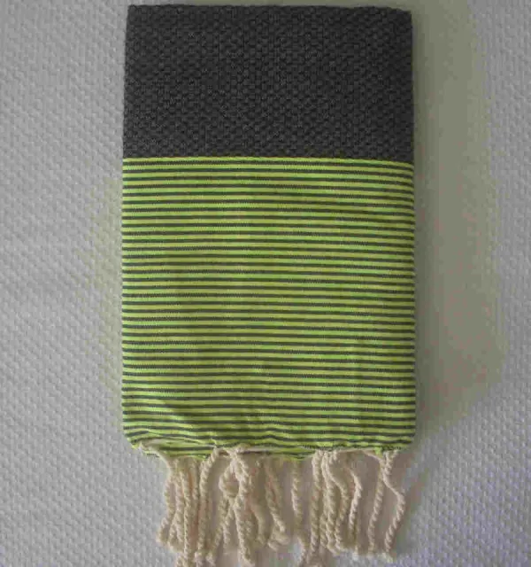 Gris taupe rayée vert vif 