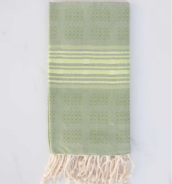 Fouta thalasso vert avec motifs vert fluo clair 