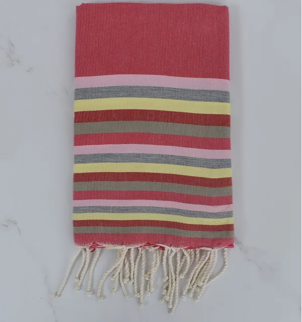 Fouta plate 6 couleurs rose, rose clair, gris, jaune, rouge et vert pale 