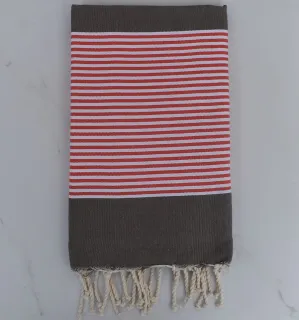 Fouta plate taupe foncé rayée rouge anglais et blanc 