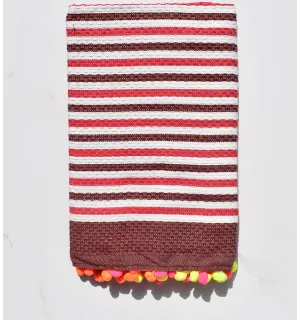 Fouta blanc cassé, rouge et bourgogne avec pompons