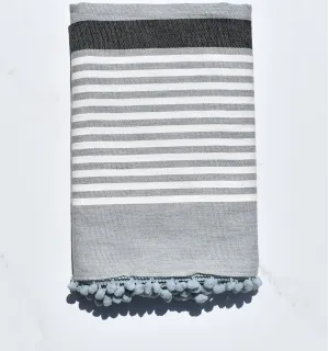 Fouta blanc cassé, gris et anthracite avec pompons 