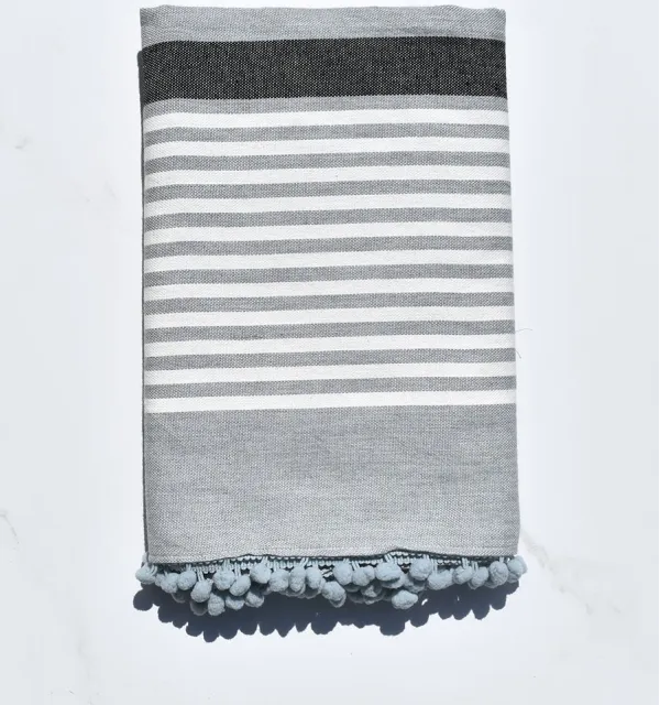 Fouta blanc cassé, gris et anthracite avec pompons 