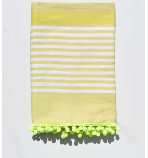 Fouta blanc cassé, chartreuse avec pompons