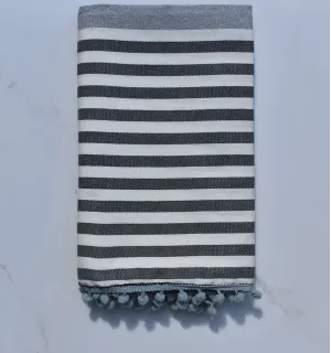 Fouta blanc cassé, gris et gris foncé avec pompons