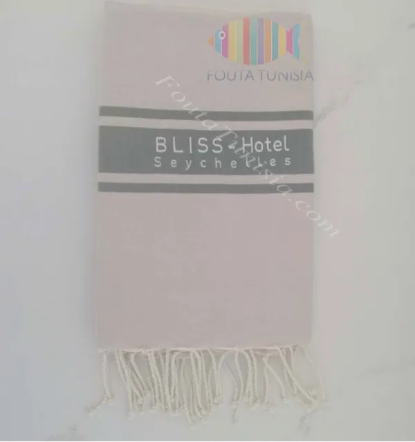 Fouta broderie hôtel seychelles 