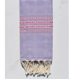 Fouta thalasso mauve clair avec motifs magenta foncé