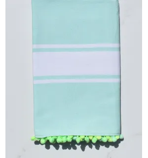 Fouta vert eau clair avec pompons 2