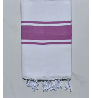 Fouta plate blanche bandes orchidée 