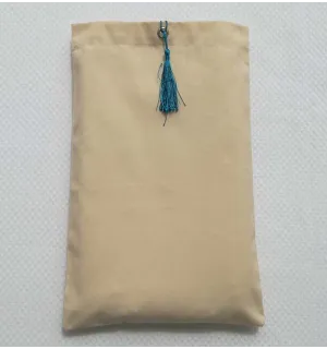 Pochette fouta beige clair avec nœud pompon bleu céruléen 