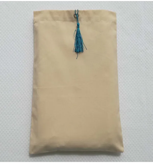 Pochette fouta beige clair avec nœud pompon bleu céruléen 