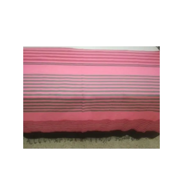 Jeté rose avec rayures noir 