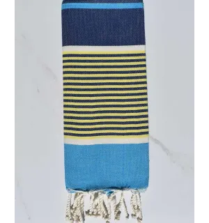 Enfant bleu azur, bleu foncé, jaune et blanc 2