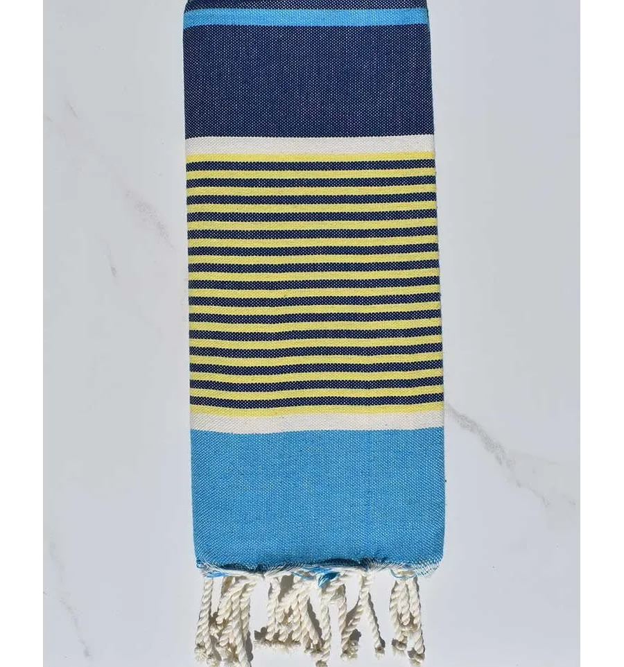 Enfant bleu azur, bleu foncé, jaune et blanc 