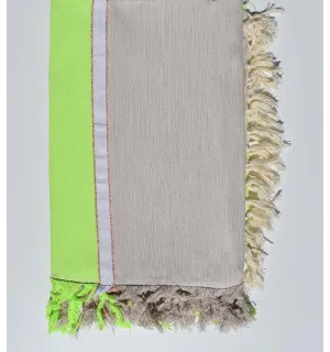 Jeté grège et vert fluo au fil lurex doré 