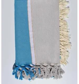 Jeté grège et bleu clair au fil lurex doré 