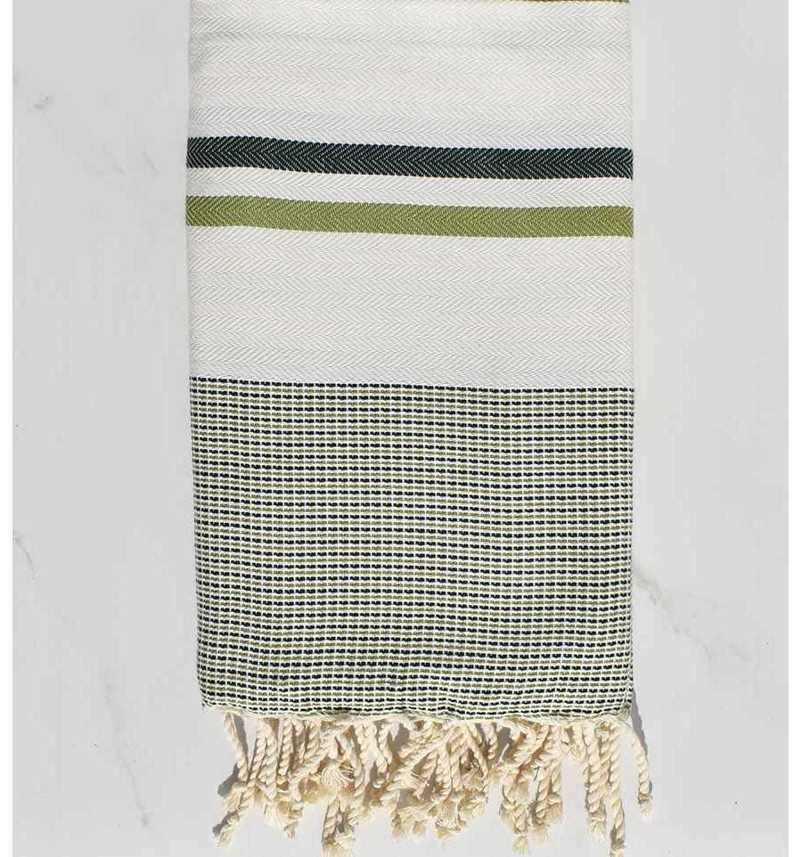 Fouta chevron blanc de lait, vert forêt et vert olive