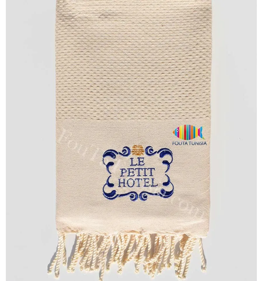 Serviette de plage personnalisée le petit hotel Fouta Tunisia - 4