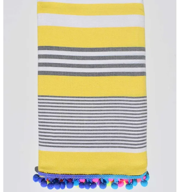 Serviette de plage jaune rayée blanc et gris avec pompons - 1
