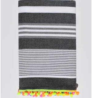 Serviette de plage gris foncé rayée blanc et gris clair Fouta Tunisia - 1