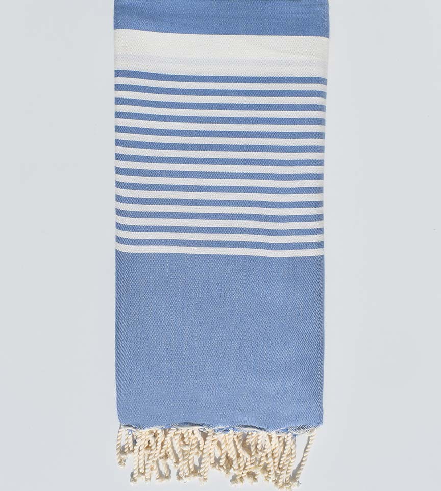 Jeté bleu avec rayures  - 1