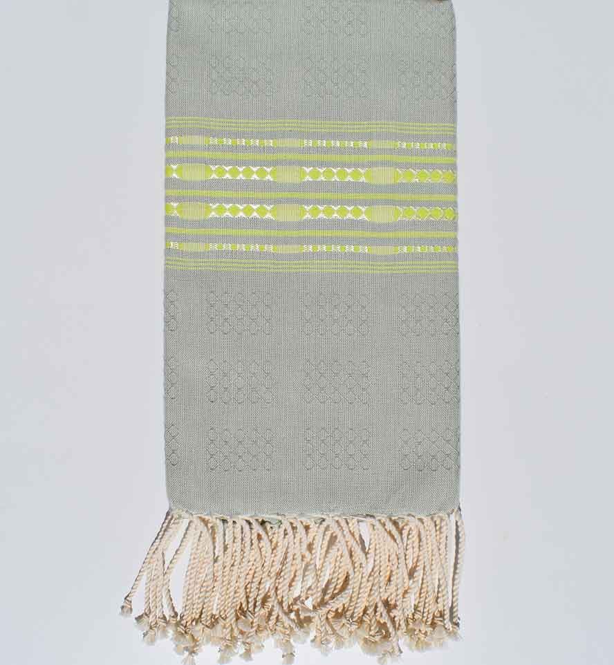 Fouta thalasso vert céladon pale avec motifs chartreuse  - 1